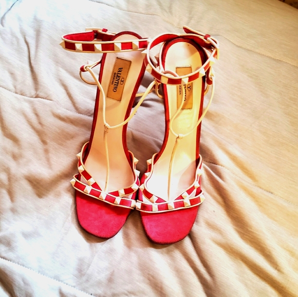 Valentino heels - Picture 1 of 8
